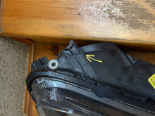 Laden Sie das Bild in den Galerie-Viewer, Frontscheinwerfer Skoda Yeti 5L1941016C17S Rechts Scheinwerfer Headlight