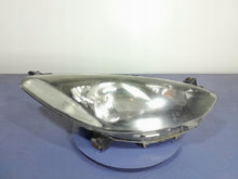 Laden Sie das Bild in den Galerie-Viewer, Frontscheinwerfer Mazda II D65151030 Links Scheinwerfer Headlight