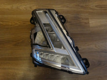 Laden Sie das Bild in den Galerie-Viewer, Frontscheinwerfer Volvo 24056510 LED Rechts Scheinwerfer Headlight SCH2269801617ee