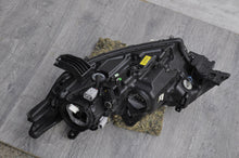 Laden Sie das Bild in den Galerie-Viewer, Frontscheinwerfer Mitsubishi Outlander III 8301C8-64 LED Rechts Headlight