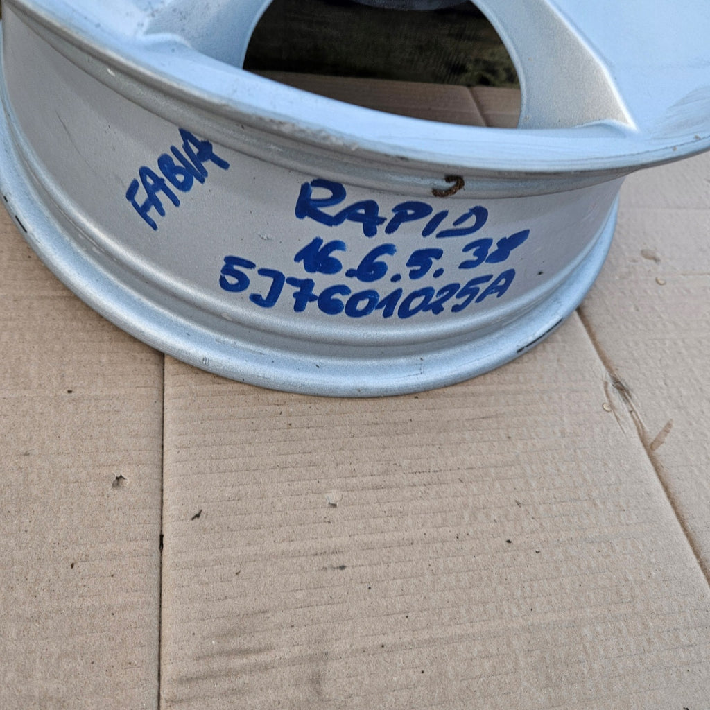 1x Alufelge 16 Zoll 6.5" 5x100 38ET Glanz Silber 5J7601025A Skoda Fabia I FEL5133728453zh