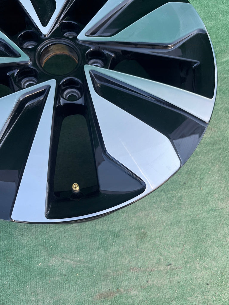 1x Alufelge 17 Zoll 7.0" 5x112 45ET Glanz Silber 2GA601025AR Mg T-Roc Rim Wheel