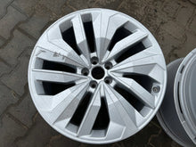Laden Sie das Bild in den Galerie-Viewer, 1x Alufelge 20 Zoll 9.0" 5x112 20ET Glanz Silber 4KE601025N Audi E-Tron FEL2297008408zy