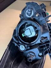 Laden Sie das Bild in den Galerie-Viewer, Frontscheinwerfer Mazda 5 Xenon Links Scheinwerfer Headlight SCH3571052856bi