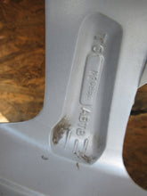 Laden Sie das Bild in den Galerie-Viewer, 1x Alufelge 16 Zoll 6.5&quot; 4x108 20ET Opel Crossland Rim Wheel