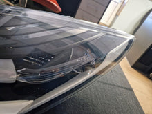 Laden Sie das Bild in den Galerie-Viewer, Frontscheinwerfer Renault Megane III 260606227R Links Scheinwerfer Headlight SCH9329692307pt