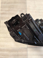 Laden Sie das Bild in den Galerie-Viewer, Frontscheinwerfer Skoda Octavia IV 5E4941015A Links Scheinwerfer Headlight SCH2370873204es