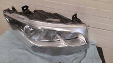 Laden Sie das Bild in den Galerie-Viewer, Frontscheinwerfer Mercedes-Benz Sprinter RKC11711 Vorderseite Headlight