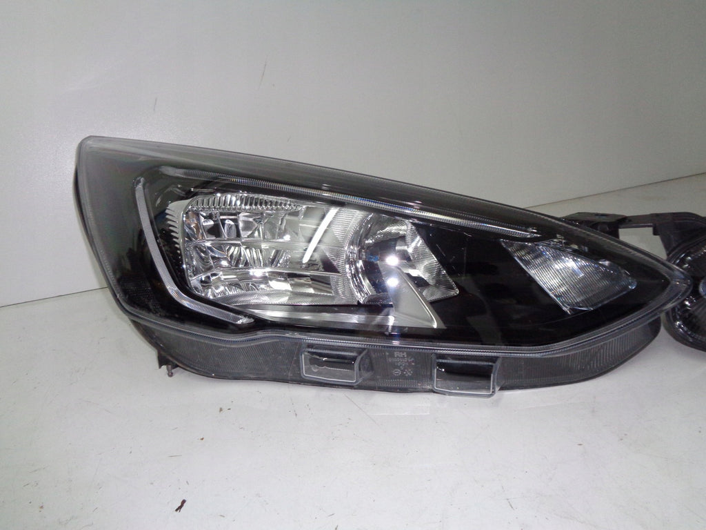 Frontscheinwerfer Ford Focus MX7B-13E015-CC LED Ein Stück (Rechts oder Links)