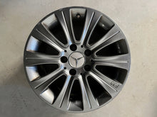 Laden Sie das Bild in den Galerie-Viewer, 1x Alufelge 16 Zoll 8.0&quot; 5x112 46ET Glanz Graphit A2124015802 Mercedes-Benz W212
