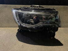 Load image into Gallery viewer, Frontscheinwerfer Jeep Grand Cherokee T77598B Rechts Scheinwerfer Headlight SCH6808816755qa
