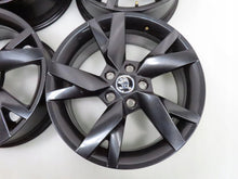 Laden Sie das Bild in den Galerie-Viewer, 4x Alufelge 17 Zoll 6.5" 5x112 46ET Glanz Silber 5E3601025 Skoda Octavia Iv FEL5171151835br