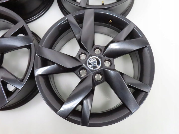 4x Alufelge 17 Zoll 6.5" 5x112 46ET Glanz Silber 5E3601025 Skoda Octavia Iv FEL5171151835br