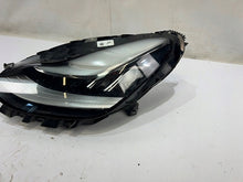Laden Sie das Bild in den Galerie-Viewer, Frontscheinwerfer Tesla Model 3 1077375-50-B Full LED Links Headlight