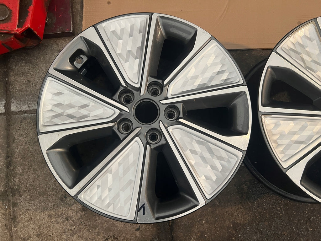 1x Alufelge 17 Zoll 7.0" 5x114.3 50ET Glanz Graphit 52910-J2000 Kia Soul Mg FEL7254020304og