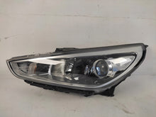 Laden Sie das Bild in den Galerie-Viewer, Frontscheinwerfer Hyundai I30 III 92101-G4020 Ein Stück (Rechts oder Links)