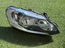 Laden Sie das Bild in den Galerie-Viewer, Frontscheinwerfer Volvo Xc60 I 31420266 Rechts Scheinwerfer Headlight SCH8257557150li