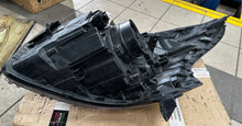 Laden Sie das Bild in den Galerie-Viewer, Frontscheinwerfer Opel Vivaro B Trafic III 260102650R Rechts Headlight SCH6161198413wu