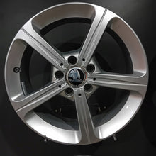 Laden Sie das Bild in den Galerie-Viewer, 4x Alufelge 17 Zoll 6.5" 5x112 44ET Glanz A1774011200 Mercedes-Benz Octavia I FEL4400543140tg