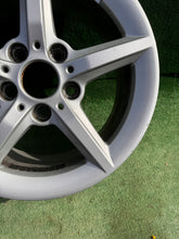 Load image into Gallery viewer, 1x Alufelge 16 Zoll 7.0" 5x120 40ET Glanz Silber 6866302 BMW 1 F21 E87 F20 FEL7694676185an
