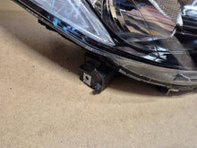 Laden Sie das Bild in den Galerie-Viewer, Frontscheinwerfer Mazda 2 DG8051030 Rechts Scheinwerfer Headlight SCH9838071615bc