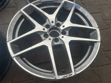 Laden Sie das Bild in den Galerie-Viewer, 1x Alufelge 19 Zoll 8.0" 5x112 Glanz Grau A1564013000 Mercedes-Benz Gla Amg Mg FEL3071674896av