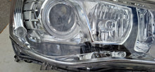 Laden Sie das Bild in den Galerie-Viewer, Frontscheinwerfer Mitsubishi Outlander II 8301C4-12 Xenon Rechts Headlight