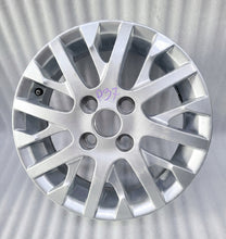 Laden Sie das Bild in den Galerie-Viewer, 1x Alufelge 14 Zoll 4.5&quot; 4x100 39ET PZ406-98677-ZC TD320-80268 Toyota Aygo