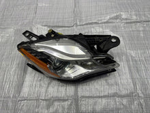Laden Sie das Bild in den Galerie-Viewer, Frontscheinwerfer Maserati Quattroporte I 670001624 Rechts Headlight SCH1076373135es