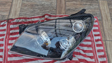 Laden Sie das Bild in den Galerie-Viewer, Frontscheinwerfer Opel Astra H 93178647LH Xenon Links Scheinwerfer Headlight SCH5603102598zc