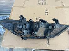 Load image into Gallery viewer, Frontscheinwerfer Hyundai Elantra 92101-F2100 202192101-F2 LED Links Headlight