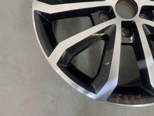 Laden Sie das Bild in den Galerie-Viewer, 1x Alufelge 17 Zoll 7.0&quot; 5x112 49ET Glanz Schwarz 5E0601025AE Skoda Octavia Iii