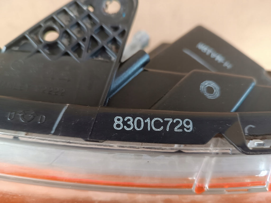 Frontscheinwerfer Mitsubishi L200 8301C730 8301C729 Rechts oder Links