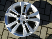 Load image into Gallery viewer, 1x Alufelge 16 Zoll 6.5&quot; 5x114.3 50ET 52910-A6320 Hyundai I30 Rim Wheel