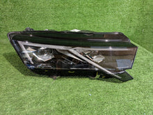 Laden Sie das Bild in den Galerie-Viewer, Frontscheinwerfer Skoda Octavia IV 5E4941036 Rechts Scheinwerfer Headlight SCH7861994477pk