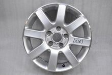 Laden Sie das Bild in den Galerie-Viewer, 1x Alufelge 16 Zoll 6.0&quot; 5x112 50ET Glanz Silber 1K0601025Q VW Golf Rim Wheel