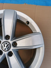 Load image into Gallery viewer, 1x Alufelge 17 Zoll 6.5&quot; 5x112 38ET Glanz 5NA071497 VW Tiguan Rim Wheel