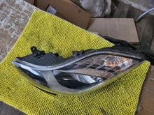 Laden Sie das Bild in den Galerie-Viewer, Frontscheinwerfer Hyundai Ix20 92101-1KXXX Links Scheinwerfer Headlight