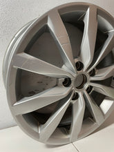 Load image into Gallery viewer, 1x Alufelge 17 Zoll 6.0" 5x112 48ET Glanz Silber 5G0601025K VW Golf I Rim Wheel FEL1734698017hh