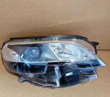 Laden Sie das Bild in den Galerie-Viewer, Frontscheinwerfer Peugeot Traveller 9808035780 Xenon Rechts Headlight SCH2885931809xh
