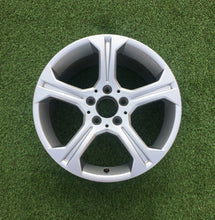Load image into Gallery viewer, 1x Alufelge 17 Zoll 8.0" 5x112 57ET Glanz Silber A2044010104 Mercedes-Benz W204 FEL9577974306xn
