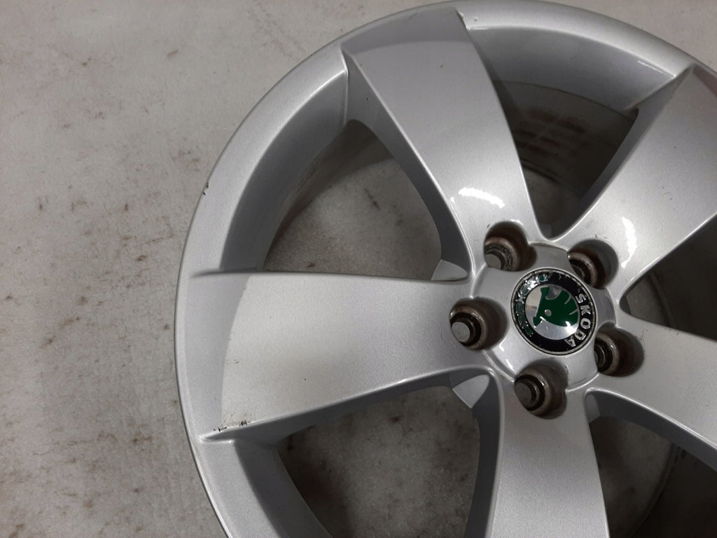 1x Alufelge 17 Zoll 7.0" 5x100 41ET 5J7601025B Skoda Roomster Rim Wheel FEL6456543096qr