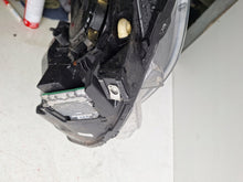 Laden Sie das Bild in den Galerie-Viewer, Frontscheinwerfer Peugeot Expert 9808235780-00 Xenon Rechts Headlight SCH6560616064tu