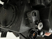 Laden Sie das Bild in den Galerie-Viewer, Frontscheinwerfer Kia Carens IV Xenon Rechts Scheinwerfer Headlight