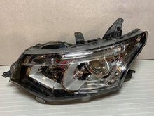 Load image into Gallery viewer, Frontscheinwerfer Mitsubishi Outlander III 8301C2 Links Scheinwerfer Headlight