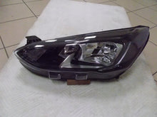 Laden Sie das Bild in den Galerie-Viewer, Frontscheinwerfer Ford Focus MX7B-13E015-CC Links Scheinwerfer Headlight SCH3697889473up
