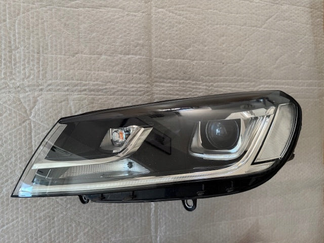 Frontscheinwerfer VW Touareg 7P1941033 Xenon Ein Stück (Rechts oder Links)
