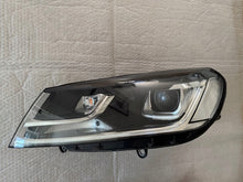 Laden Sie das Bild in den Galerie-Viewer, Frontscheinwerfer VW Touareg 7P1941033 Xenon Ein Stück (Rechts oder Links)