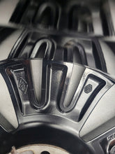 Load image into Gallery viewer, 1x Alufelge 16 Zoll 6.5" 5x114.3 44ET Glanz Silber 403003206R Renault Zoe FEL4010607940ft