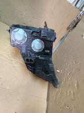 Load image into Gallery viewer, Frontscheinwerfer Ford Courier R2X613W029CE Rechts Scheinwerfer Headlight SCH1736835596lh